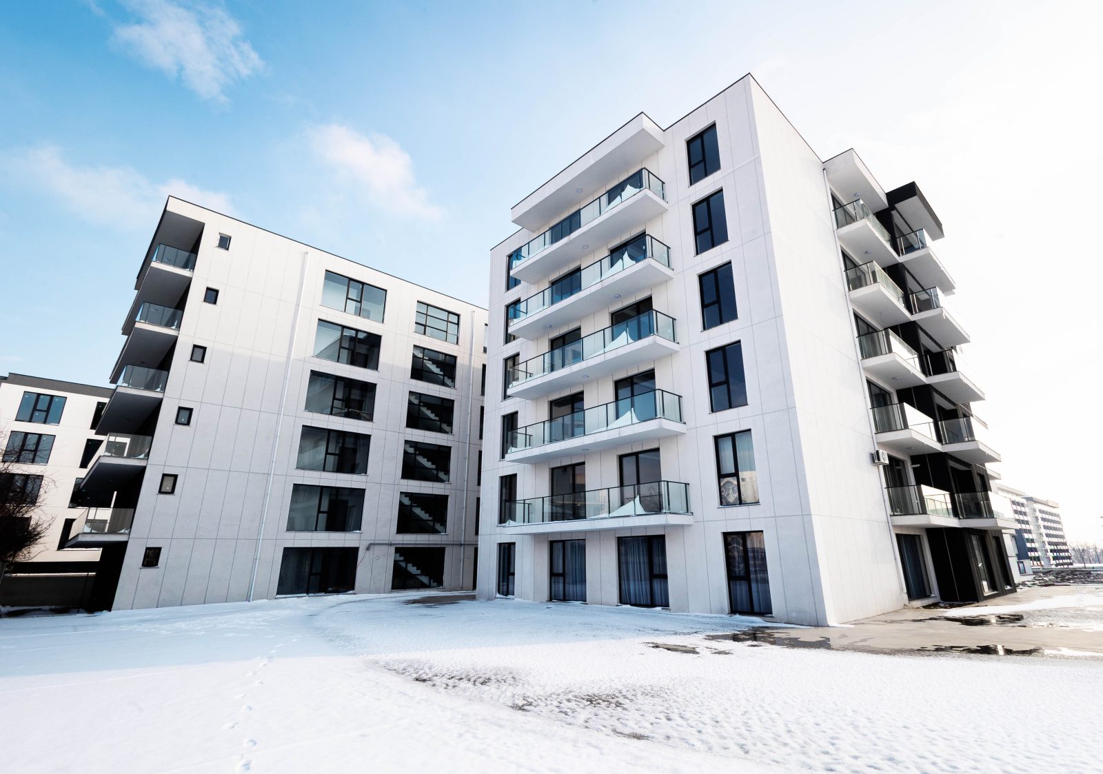 O.B.A. Lake — proiect finalizat în Mamaia Nord cu vedere la lac